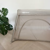 Cuna de viaje MBTC2 Air-Light marfil – foto de ambiente